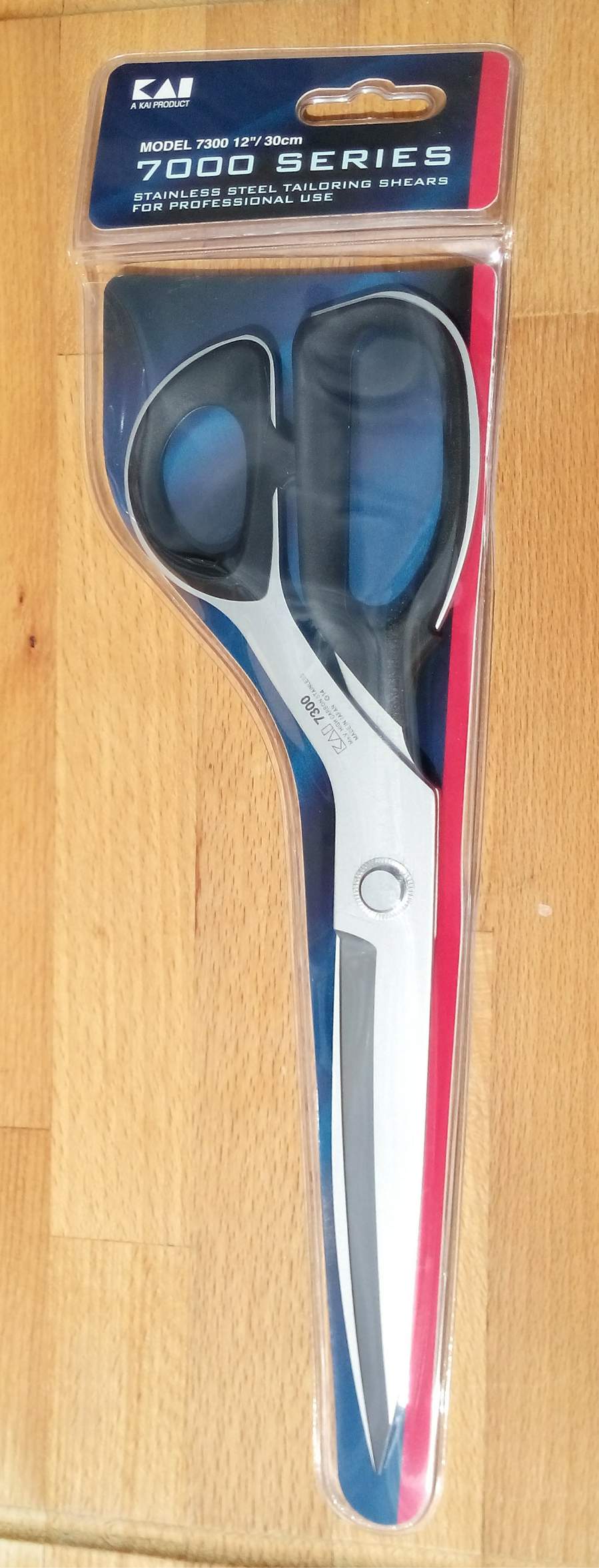 Kai 7300 Premium 12" 30cm Professional Dressmaker Fiberglass Scissors / Shears